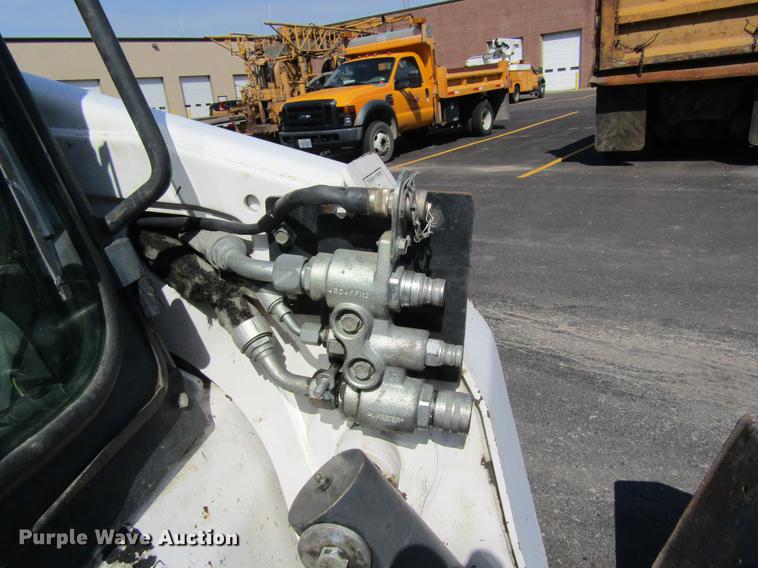 image for item DC4293 2008 Bobcat T320 skid steer