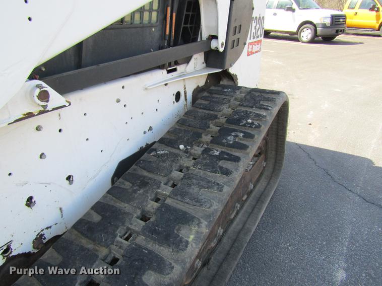 image for item DC4293 2008 Bobcat T320 skid steer