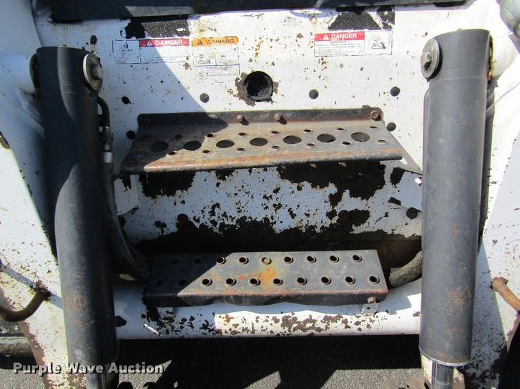 image for item DC4293 2008 Bobcat T320 skid steer