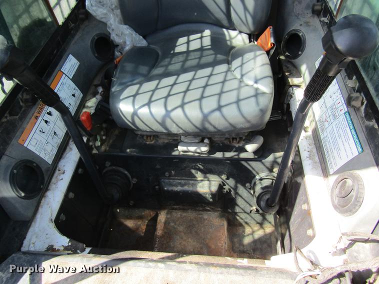 image for item DC4293 2008 Bobcat T320 skid steer
