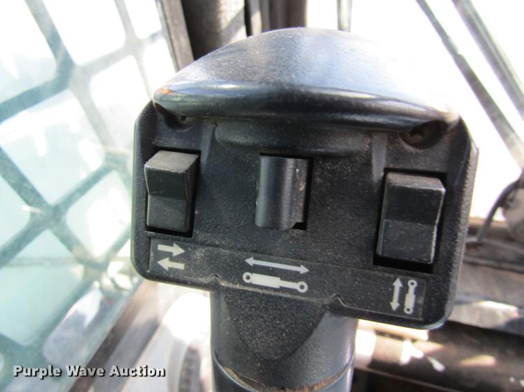 image for item DC4293 2008 Bobcat T320 skid steer