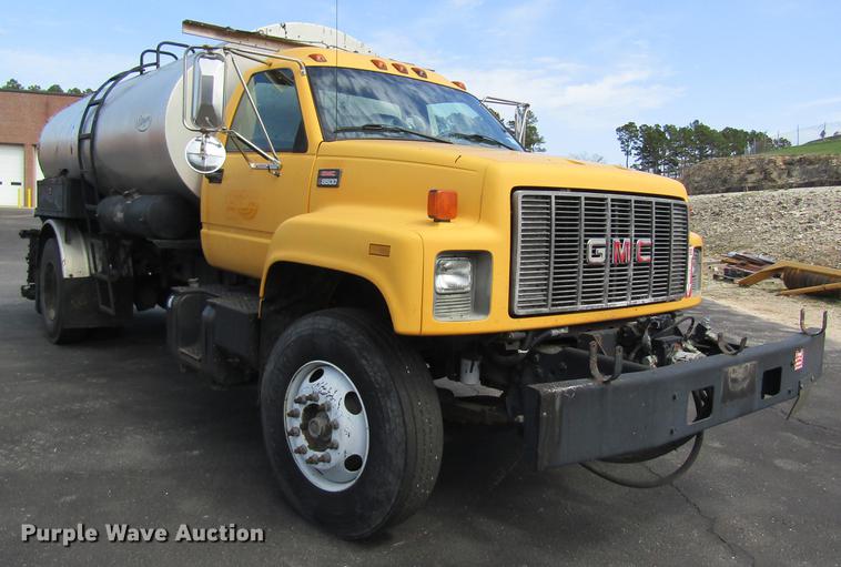 image for item DC4294 2001 GMC C8500 oil distributor truck