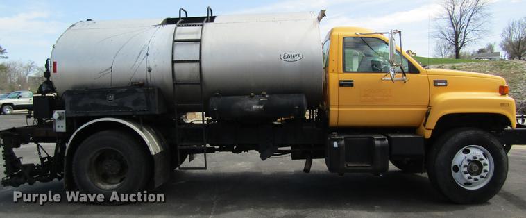 image for item DC4294 2001 GMC C8500 oil distributor truck