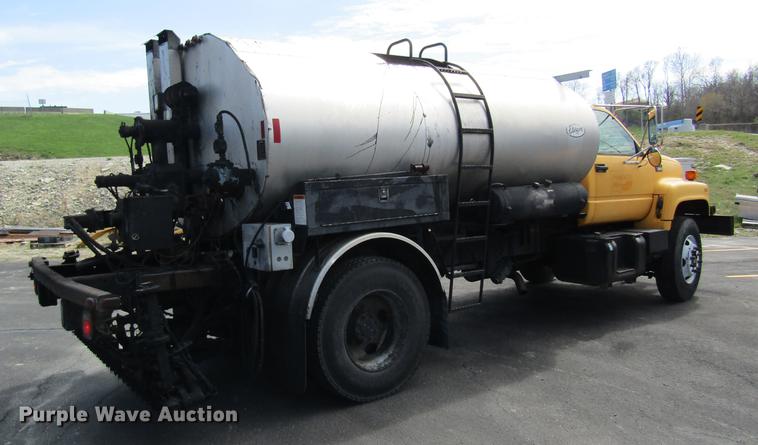 image for item DC4294 2001 GMC C8500 oil distributor truck