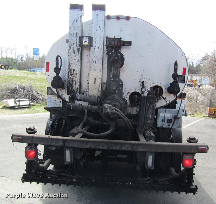 image for item DC4294 2001 GMC C8500 oil distributor truck