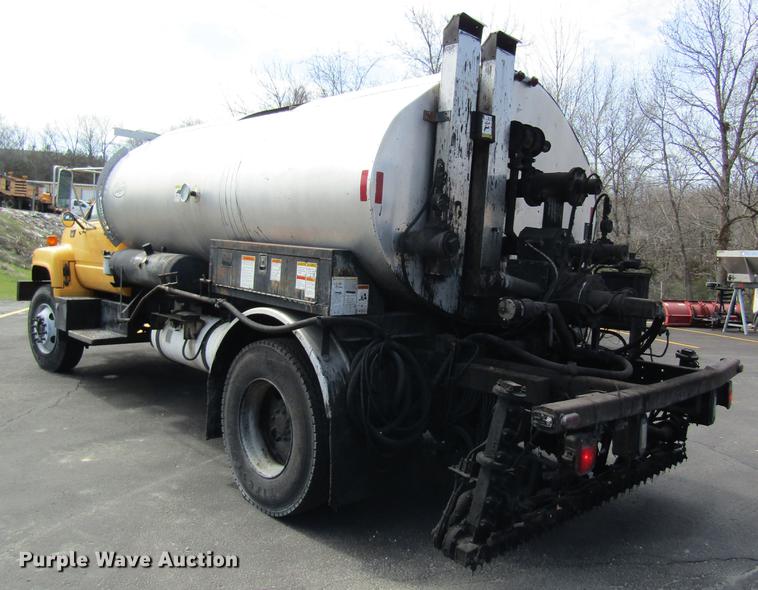 image for item DC4294 2001 GMC C8500 oil distributor truck