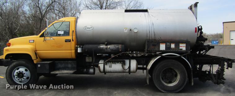 image for item DC4294 2001 GMC C8500 oil distributor truck