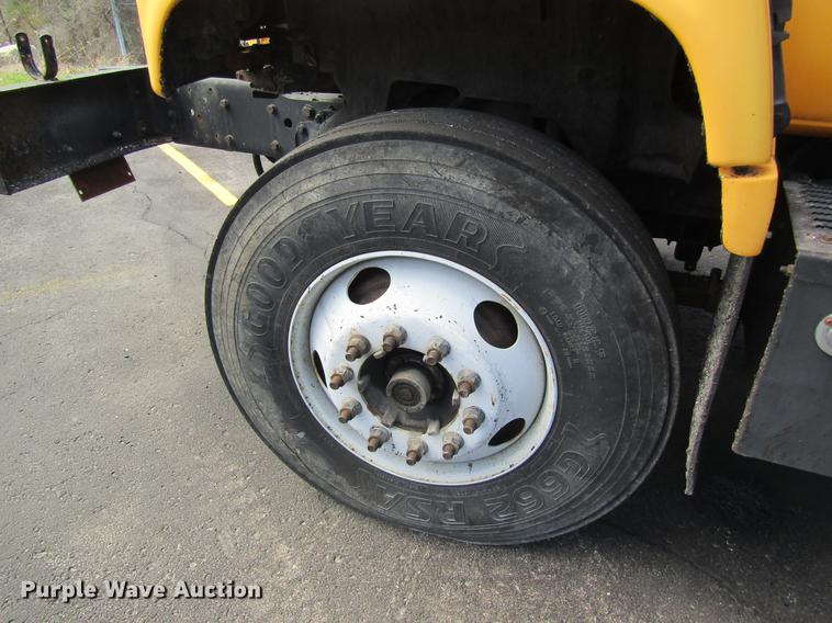 image for item DC4294 2001 GMC C8500 oil distributor truck