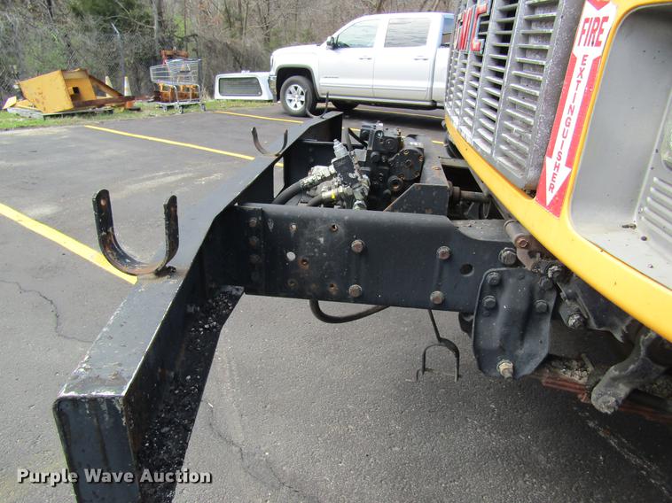 image for item DC4294 2001 GMC C8500 oil distributor truck