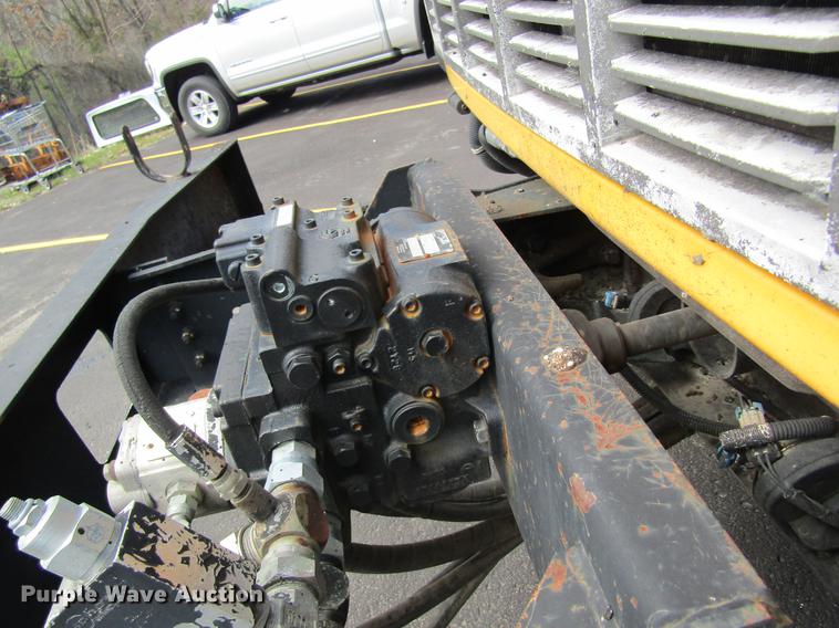 image for item DC4294 2001 GMC C8500 oil distributor truck