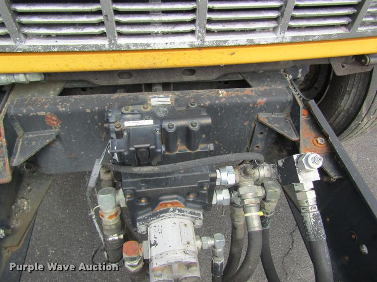 image for item DC4294 2001 GMC C8500 oil distributor truck
