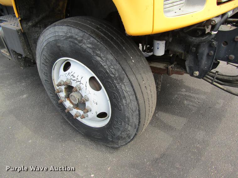 image for item DC4294 2001 GMC C8500 oil distributor truck