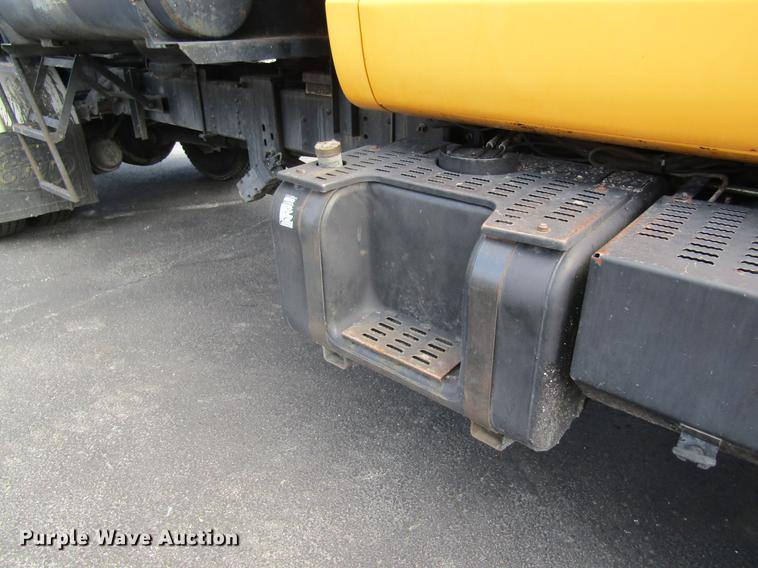 image for item DC4294 2001 GMC C8500 oil distributor truck