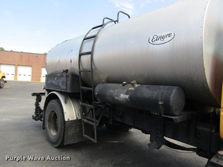 image for item DC4294 2001 GMC C8500 oil distributor truck