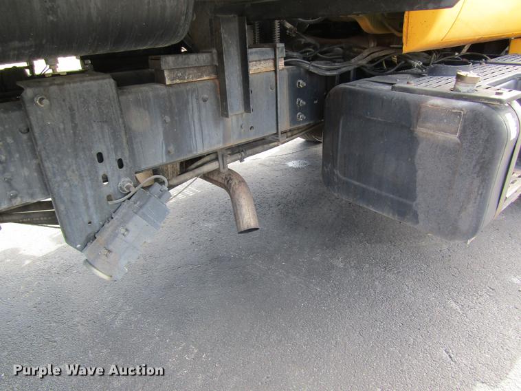 image for item DC4294 2001 GMC C8500 oil distributor truck