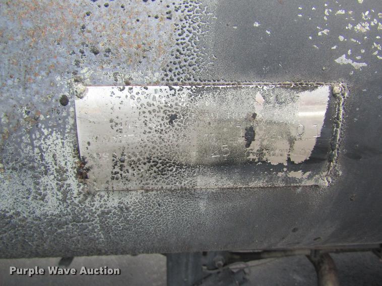 image for item DC4294 2001 GMC C8500 oil distributor truck