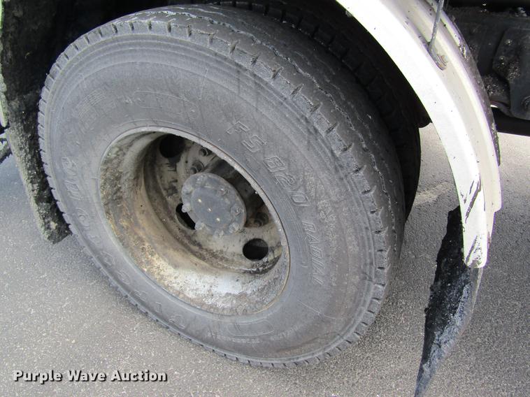 image for item DC4294 2001 GMC C8500 oil distributor truck