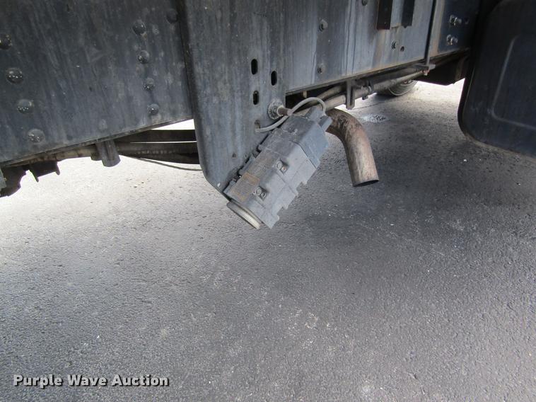 image for item DC4294 2001 GMC C8500 oil distributor truck