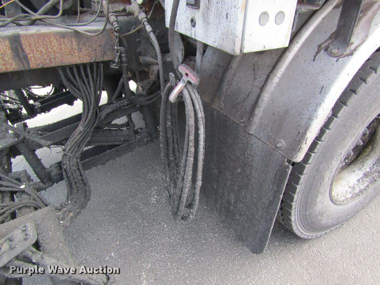 image for item DC4294 2001 GMC C8500 oil distributor truck