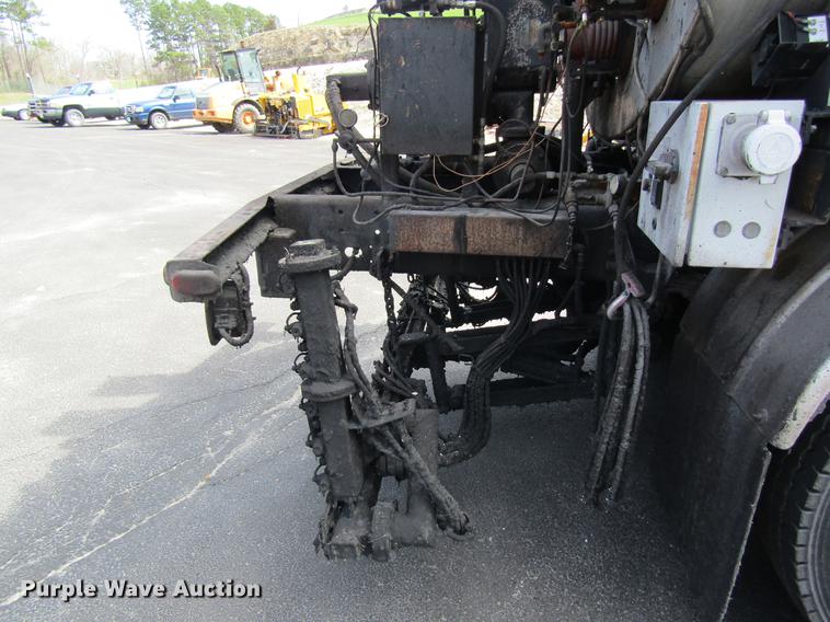 image for item DC4294 2001 GMC C8500 oil distributor truck