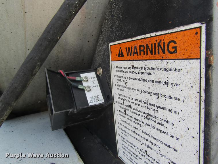 image for item DC4294 2001 GMC C8500 oil distributor truck