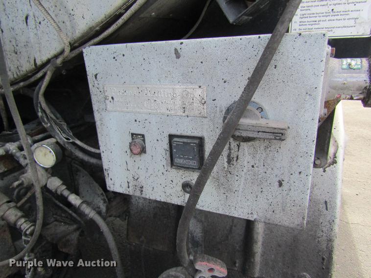 image for item DC4294 2001 GMC C8500 oil distributor truck