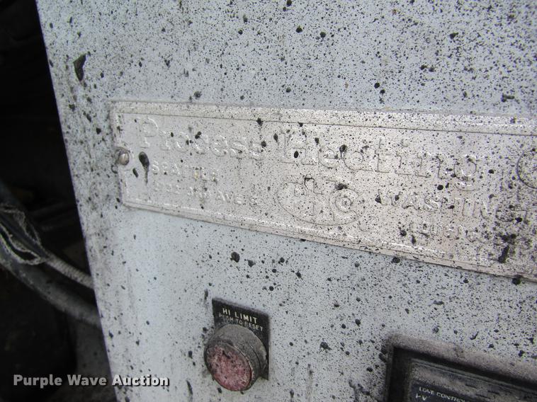 image for item DC4294 2001 GMC C8500 oil distributor truck