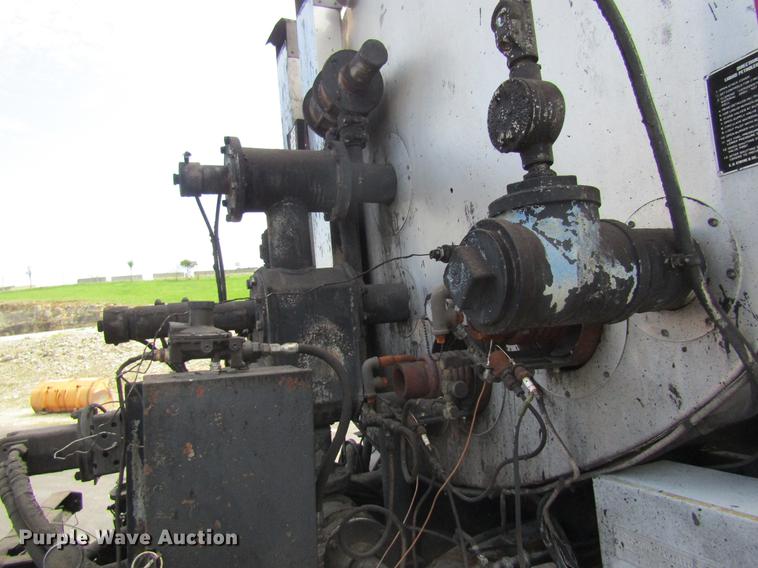 image for item DC4294 2001 GMC C8500 oil distributor truck