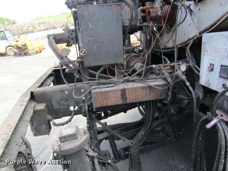 image for item DC4294 2001 GMC C8500 oil distributor truck