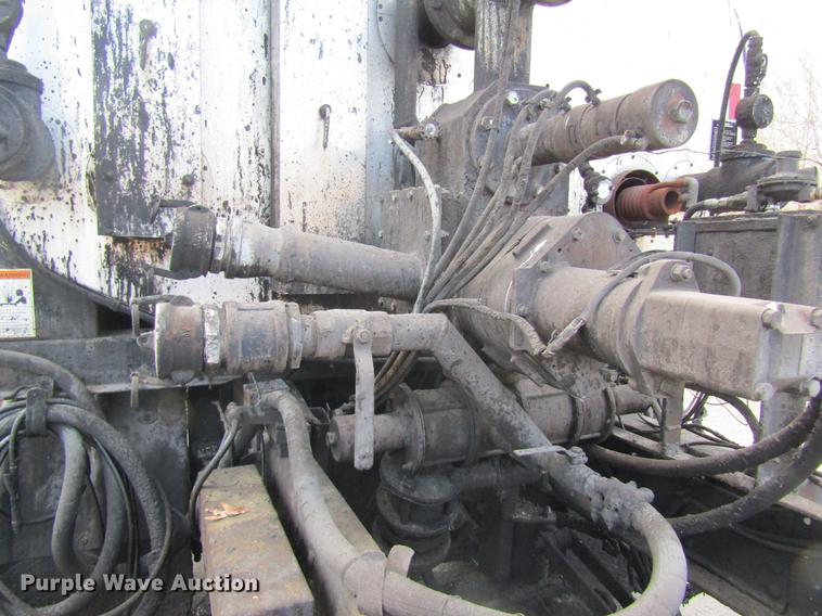 image for item DC4294 2001 GMC C8500 oil distributor truck