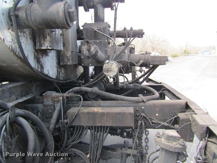 image for item DC4294 2001 GMC C8500 oil distributor truck