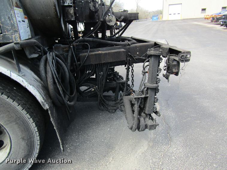 image for item DC4294 2001 GMC C8500 oil distributor truck