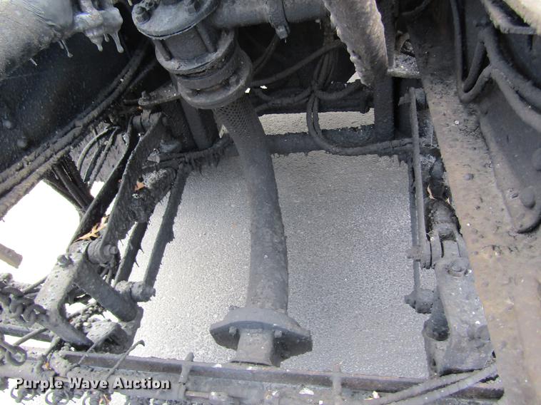 image for item DC4294 2001 GMC C8500 oil distributor truck