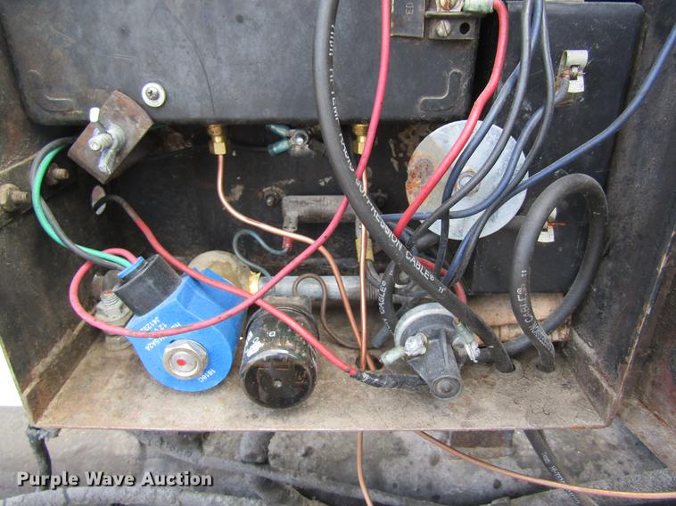 image for item DC4294 2001 GMC C8500 oil distributor truck