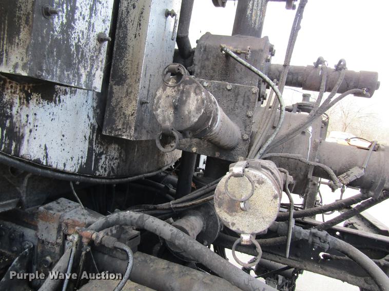 image for item DC4294 2001 GMC C8500 oil distributor truck