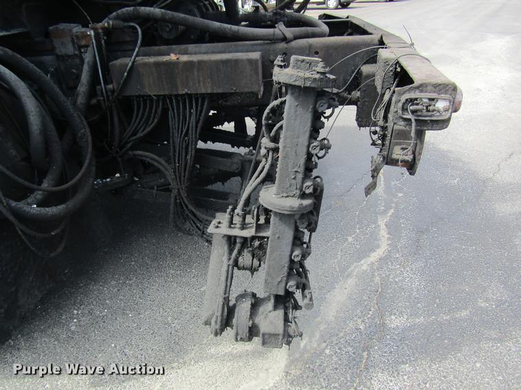 image for item DC4294 2001 GMC C8500 oil distributor truck