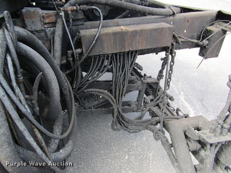 image for item DC4294 2001 GMC C8500 oil distributor truck