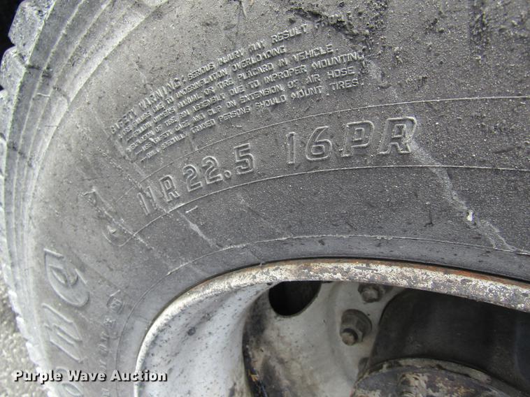 image for item DC4294 2001 GMC C8500 oil distributor truck