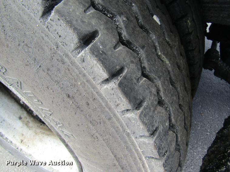 image for item DC4294 2001 GMC C8500 oil distributor truck