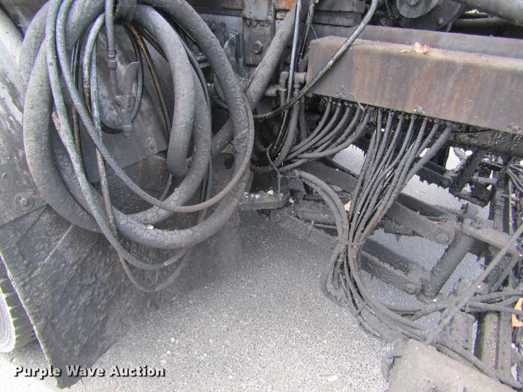 image for item DC4294 2001 GMC C8500 oil distributor truck