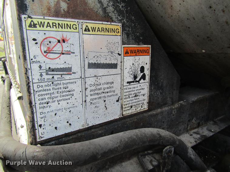 image for item DC4294 2001 GMC C8500 oil distributor truck