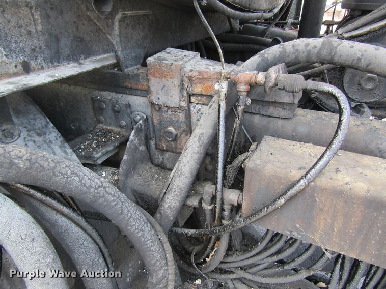 image for item DC4294 2001 GMC C8500 oil distributor truck