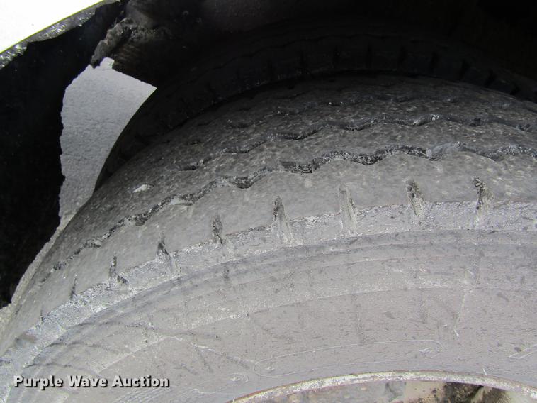 image for item DC4294 2001 GMC C8500 oil distributor truck