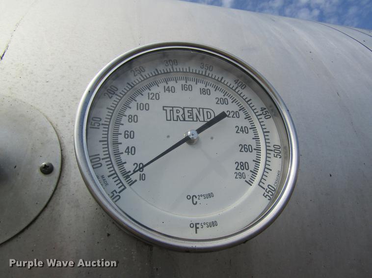 image for item DC4294 2001 GMC C8500 oil distributor truck