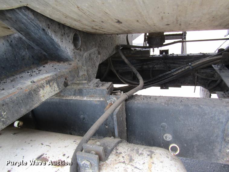 image for item DC4294 2001 GMC C8500 oil distributor truck