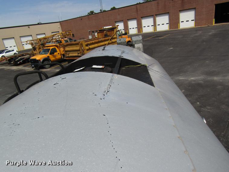 image for item DC4294 2001 GMC C8500 oil distributor truck