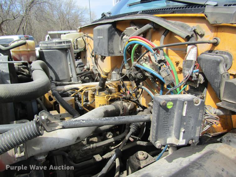 image for item DC4294 2001 GMC C8500 oil distributor truck