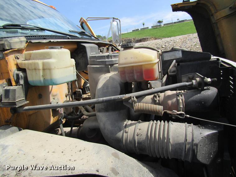 image for item DC4294 2001 GMC C8500 oil distributor truck