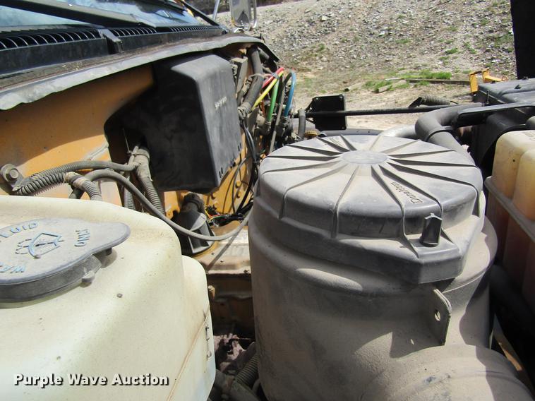 image for item DC4294 2001 GMC C8500 oil distributor truck