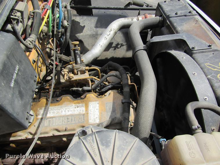 image for item DC4294 2001 GMC C8500 oil distributor truck